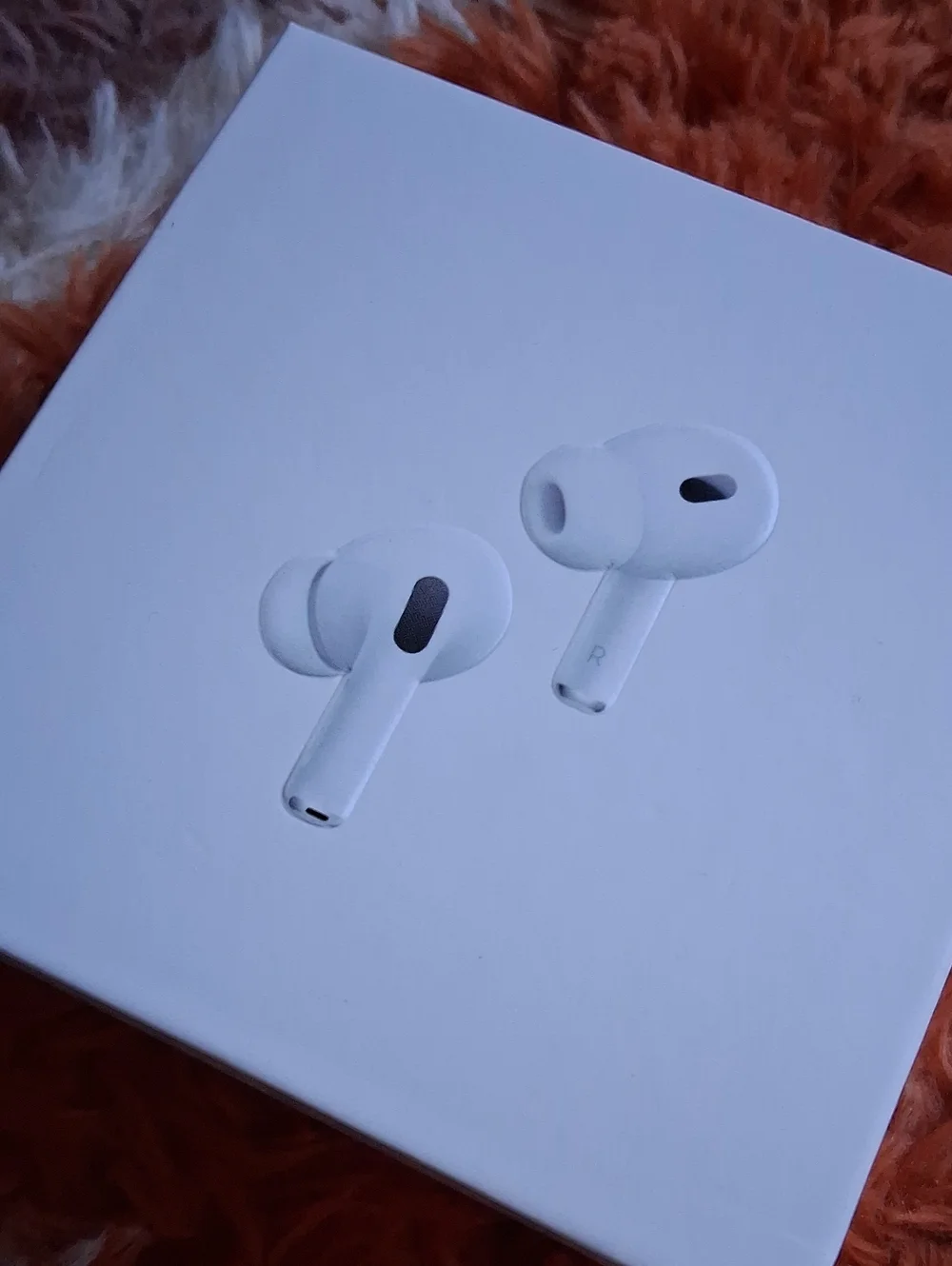 Wireless Earbuds in White - Compact Charging Case